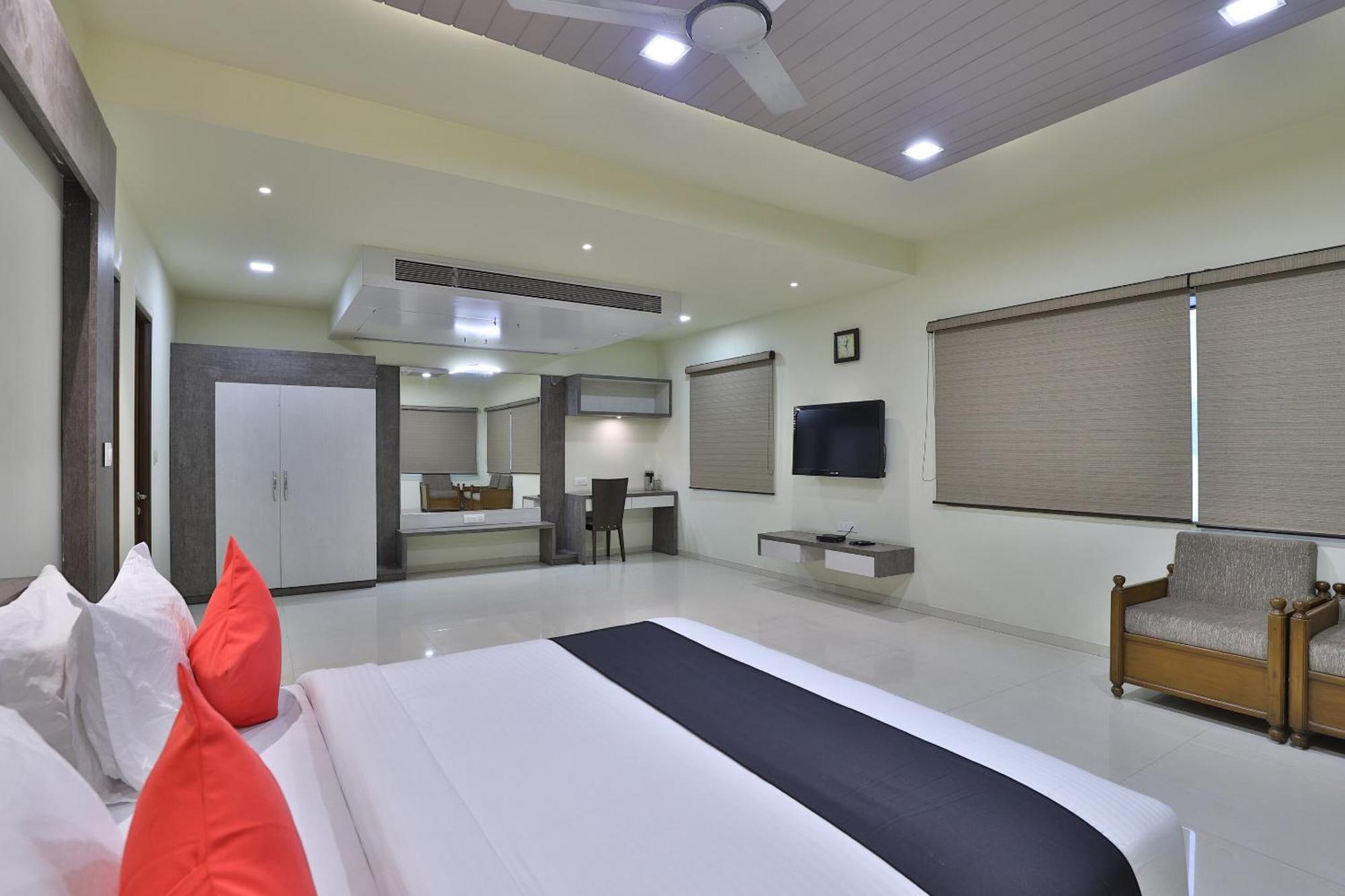 Atithi Resort Bharuch Esterno foto