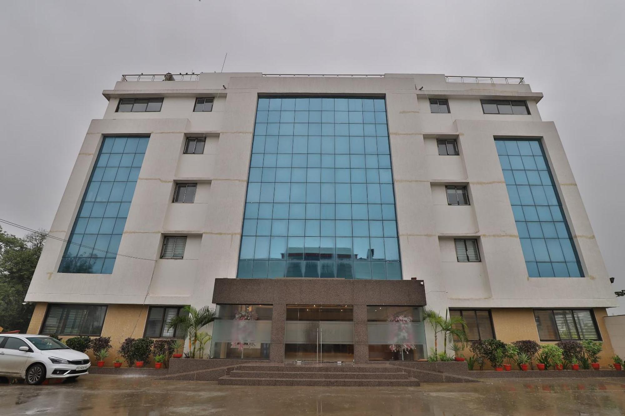 Atithi Resort Bharuch Esterno foto