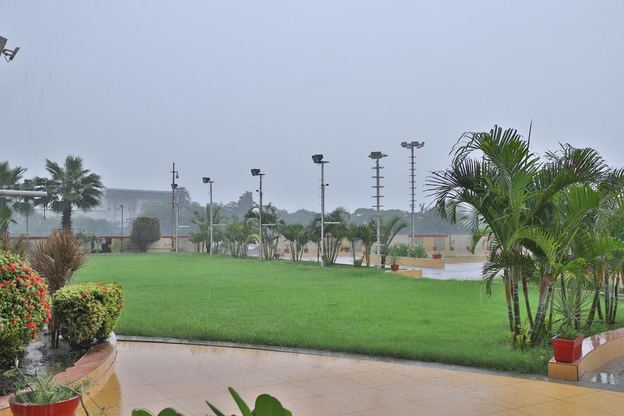 Atithi Resort Bharuch Esterno foto