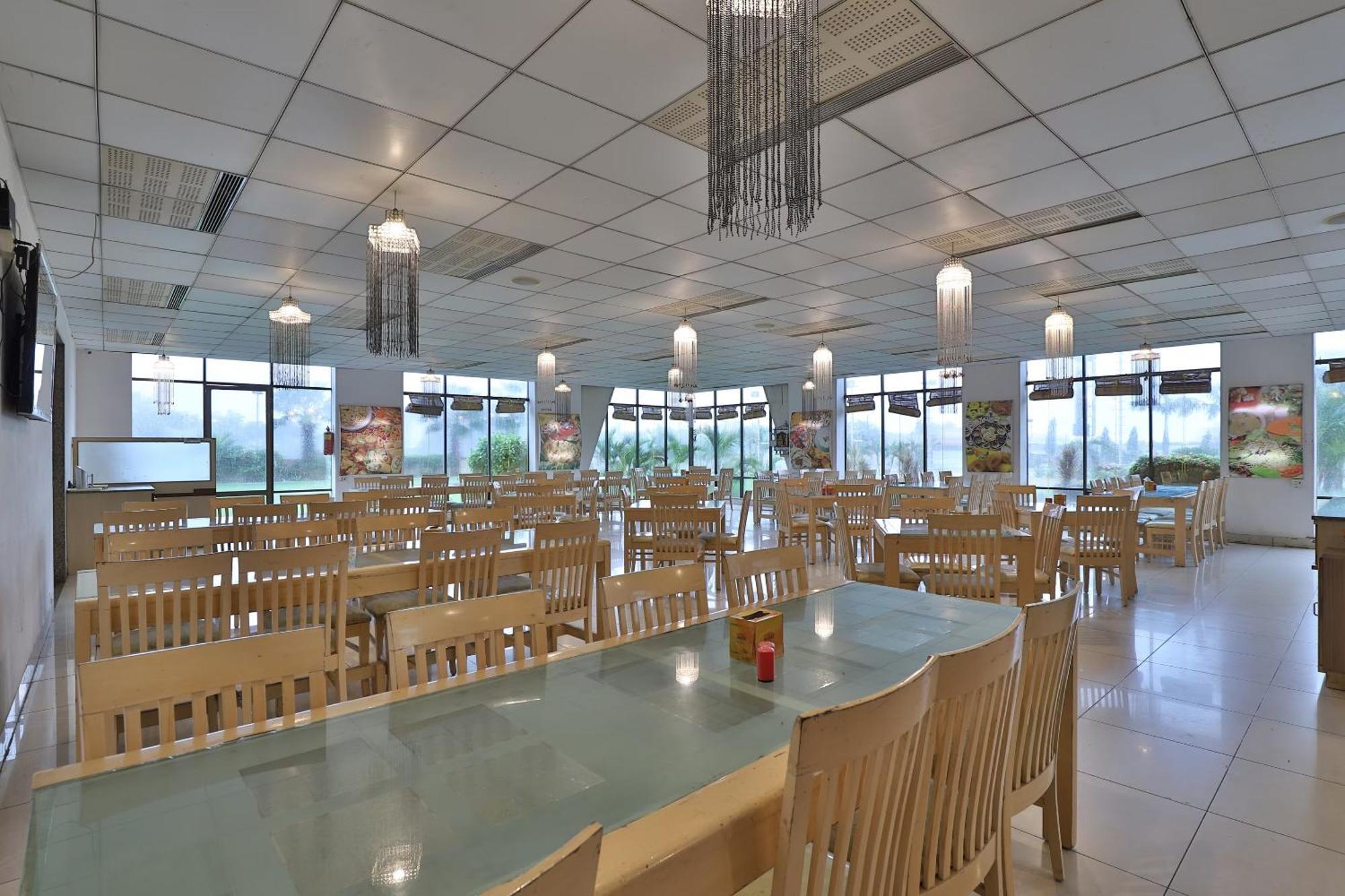 Atithi Resort Bharuch Esterno foto